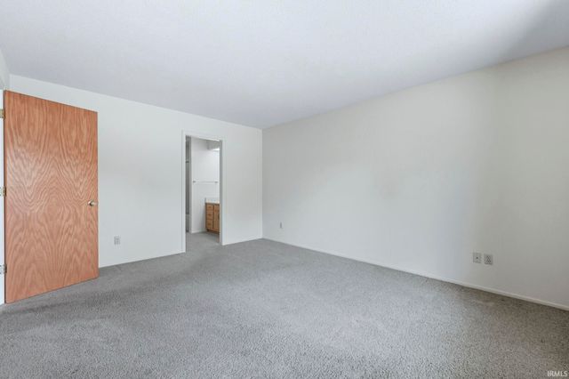 2928 Wood Knoll Lane, Fort Wayne, IN 46804