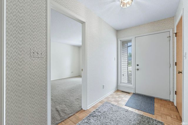 2928 Wood Knoll Lane, Fort Wayne, IN 46804