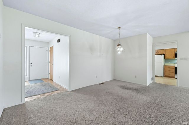 2928 Wood Knoll Lane, Fort Wayne, IN 46804