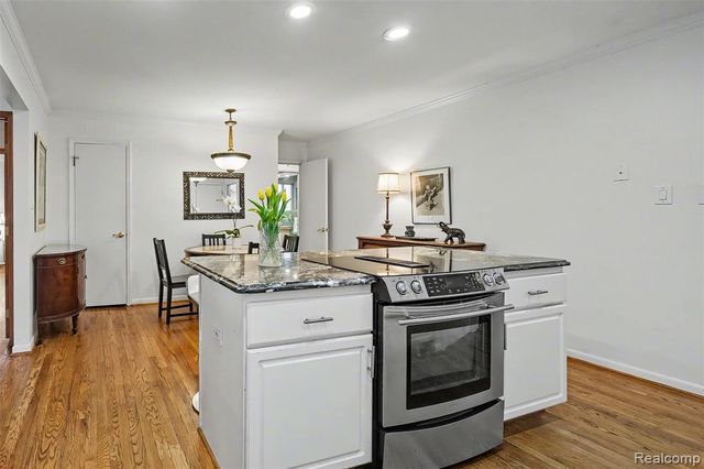 2710 Dorchester Road, Birmingham, MI 48009