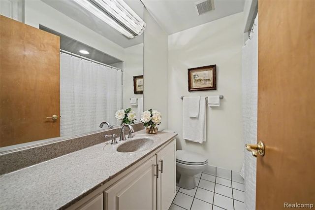 2710 Dorchester Road, Birmingham, MI 48009