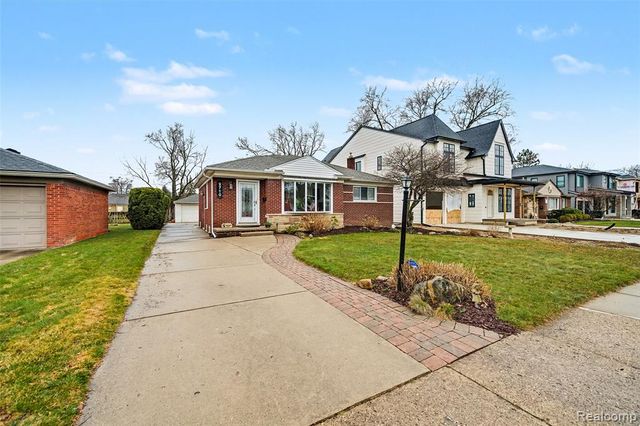 2710 Dorchester Road, Birmingham, MI 48009