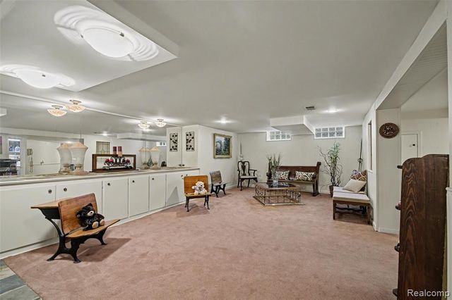 2710 Dorchester Road, Birmingham, MI 48009