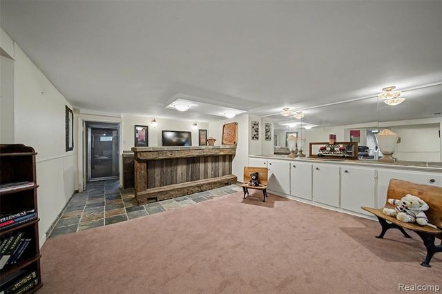 2710 Dorchester Road, Birmingham, MI 48009