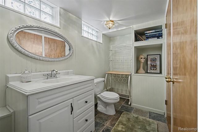 2710 Dorchester Road, Birmingham, MI 48009