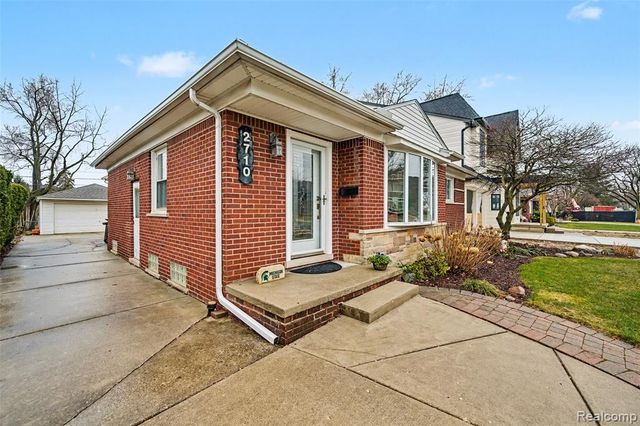 2710 Dorchester Road, Birmingham, MI 48009