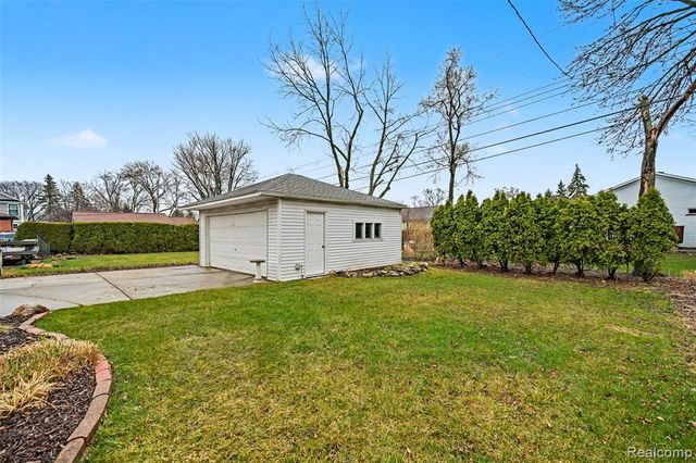 2710 Dorchester Road, Birmingham, MI 48009