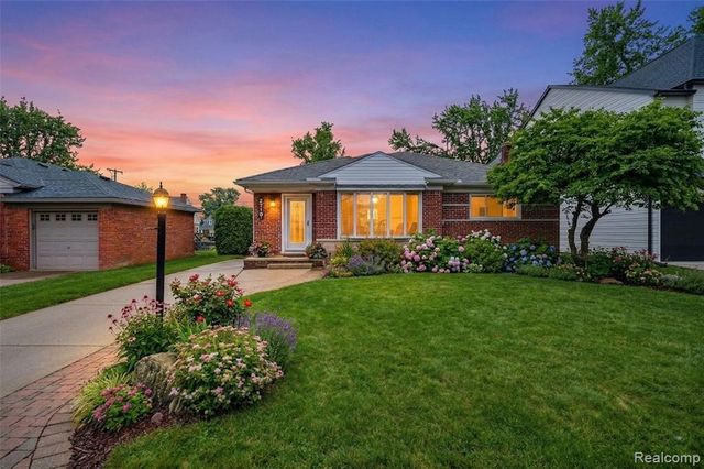 2710 Dorchester Road, Birmingham, MI 48009