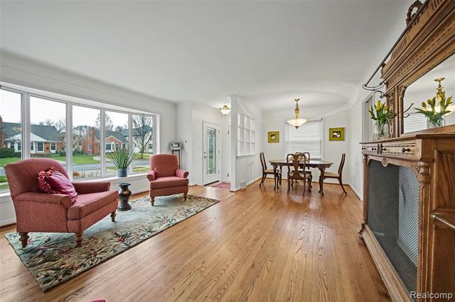 2710 Dorchester Road, Birmingham, MI 48009