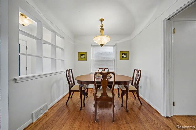 2710 Dorchester Road, Birmingham, MI 48009