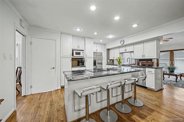 2710 Dorchester Road, Birmingham, MI 48009