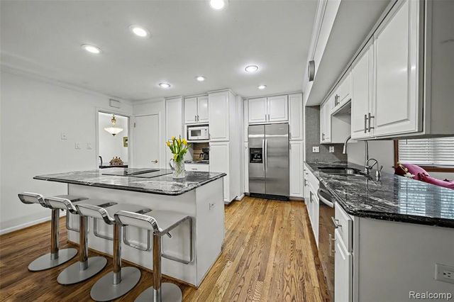 2710 Dorchester Road, Birmingham, MI 48009