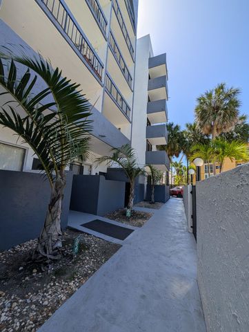 2715 Tigertail Avenue Apt 402, Miami, FL 33133