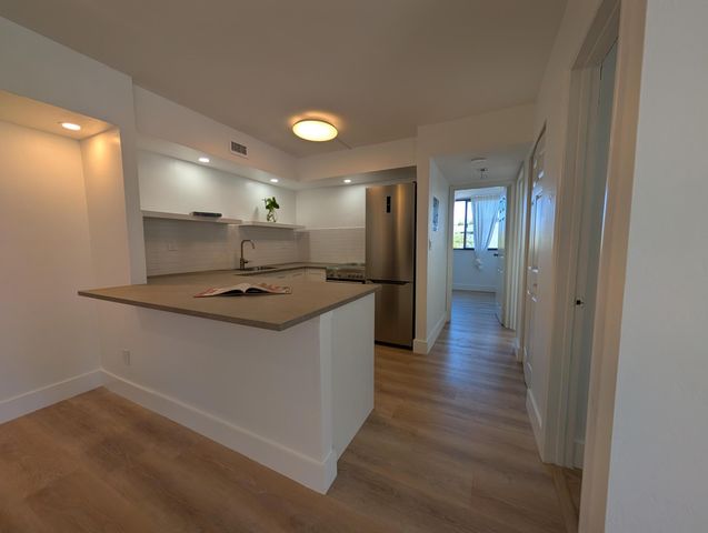 2715 Tigertail Avenue Apt 402, Miami, FL 33133