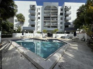 2715 Tigertail Avenue Apt 402, Miami, FL 33133