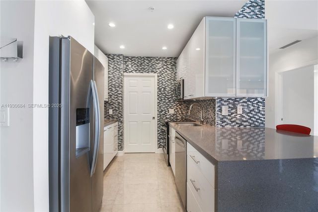 2650 SW 37th Ave 901, Miami, FL 33133