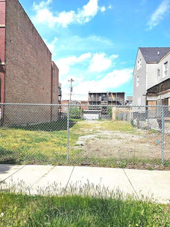 1524 E Marquette Road, Chicago, IL 60637