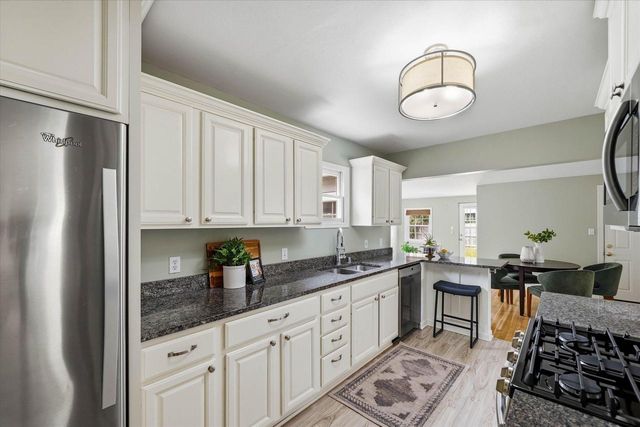 8305 N Whitney ROAD, Fox Point, WI 53217