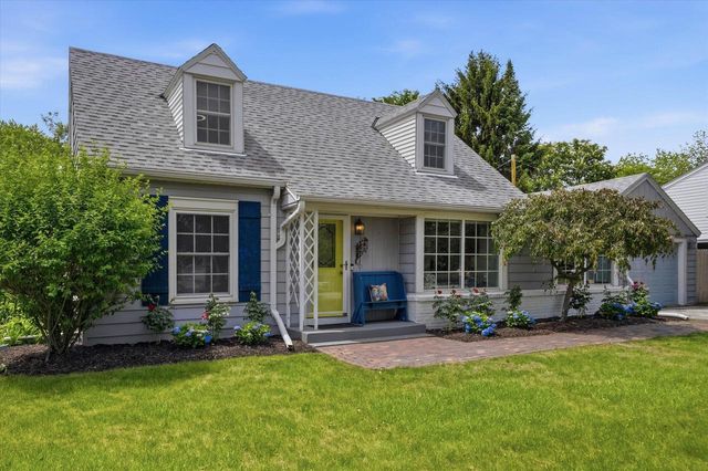 8305 N Whitney ROAD, Fox Point, WI 53217