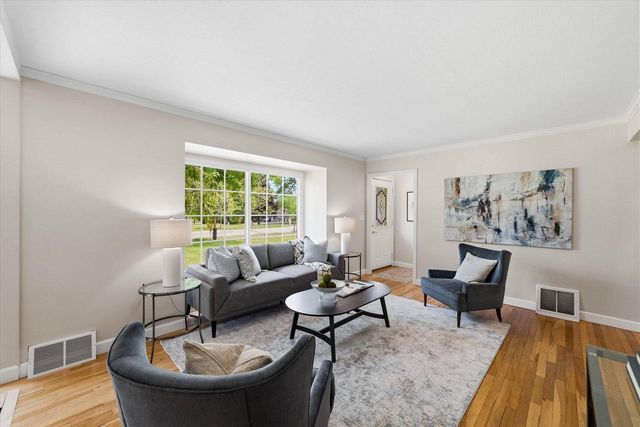 8305 N Whitney ROAD, Fox Point, WI 53217