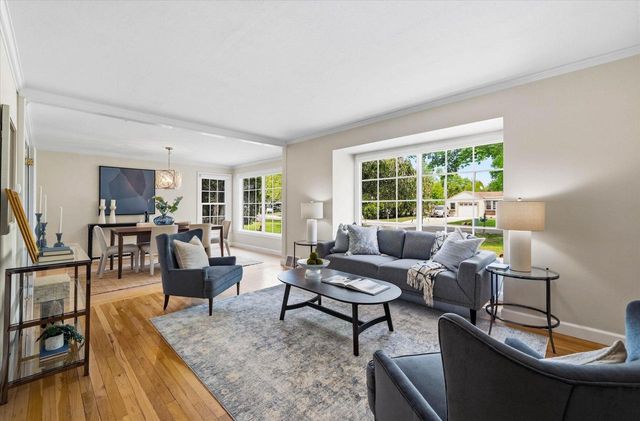 8305 N Whitney ROAD, Fox Point, WI 53217