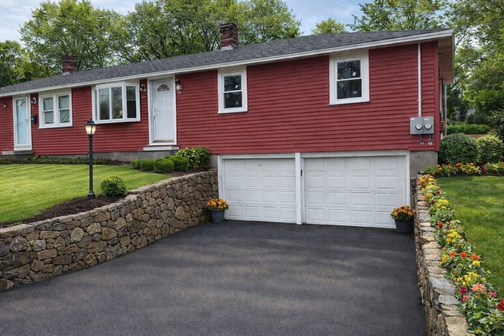 23 Rhodes Cir 1, Hingham, MA 02043