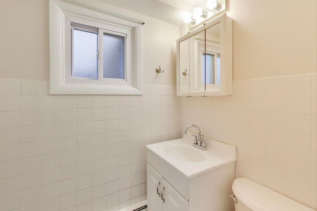 9454 Potter Road, Des Plaines, IL 60016