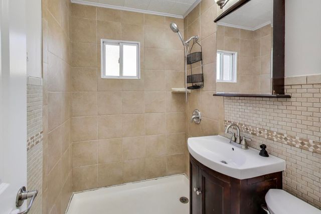 9454 Potter Road, Des Plaines, IL 60016