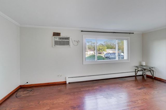 9454 Potter Road, Des Plaines, IL 60016