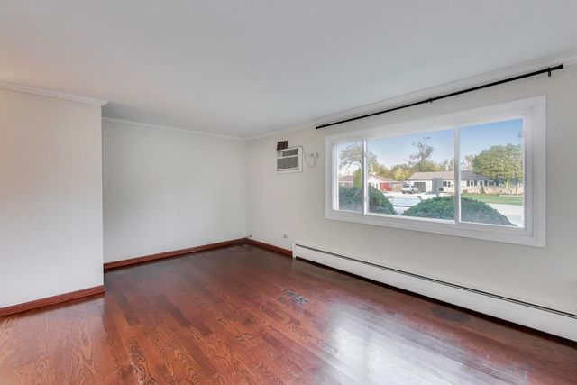 9454 Potter Road, Des Plaines, IL 60016