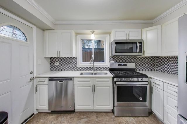 9454 Potter Road, Des Plaines, IL 60016