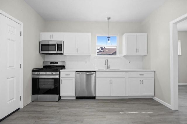 2210 E 24th Street, Granite City, IL 62040