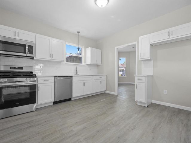 2210 E 24th Street, Granite City, IL 62040