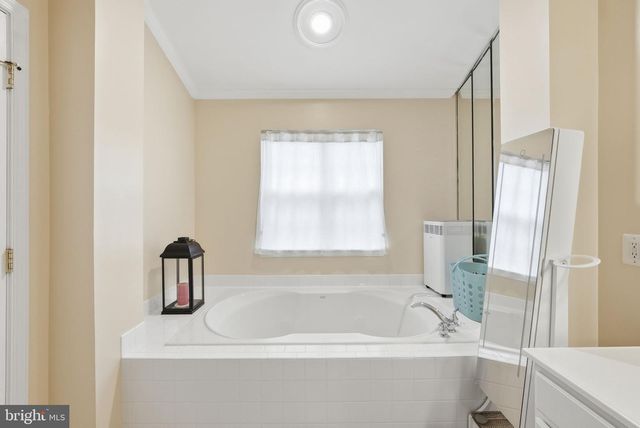 4118 BROOKGREEN DR, Fairfax, VA 22033