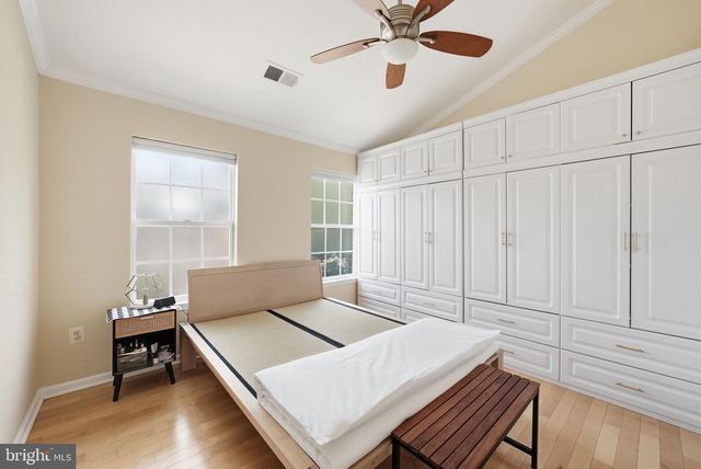 4118 BROOKGREEN DR, Fairfax, VA 22033
