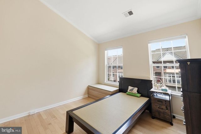 4118 BROOKGREEN DR, Fairfax, VA 22033