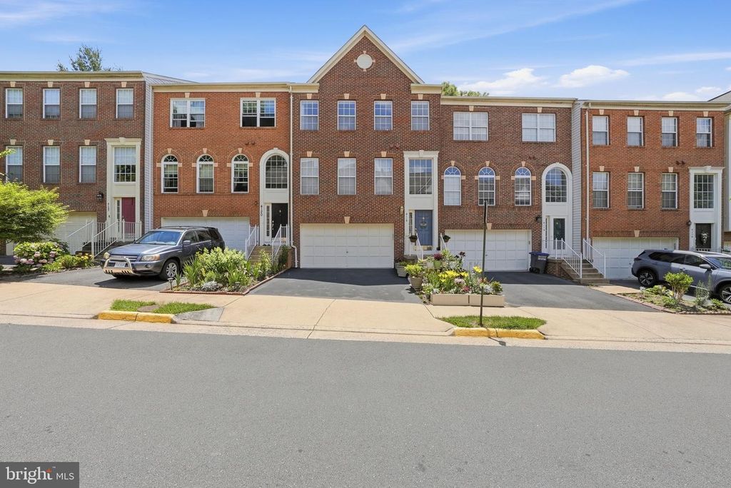 4118 BROOKGREEN DR, Fairfax, VA 22033