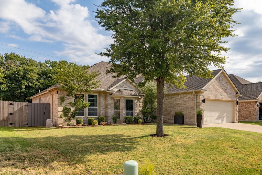 8308 Teja Trail, Benbrook, TX 76126 — exterior