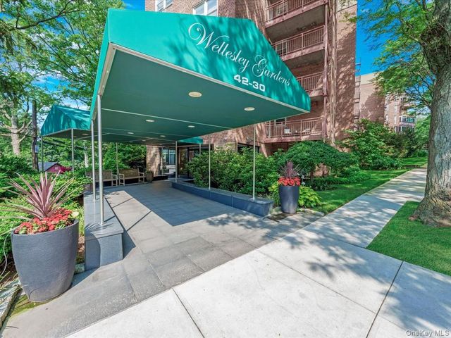 42-30 Douglaston Parkway 2P, Douglaston, NY 11363