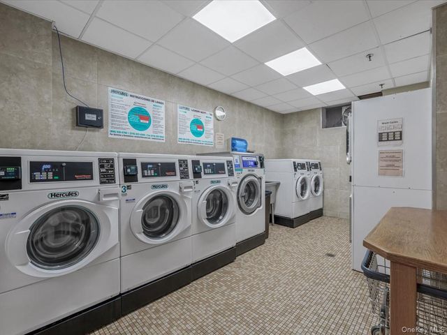 42-30 Douglaston Parkway 2P, Douglaston, NY 11363