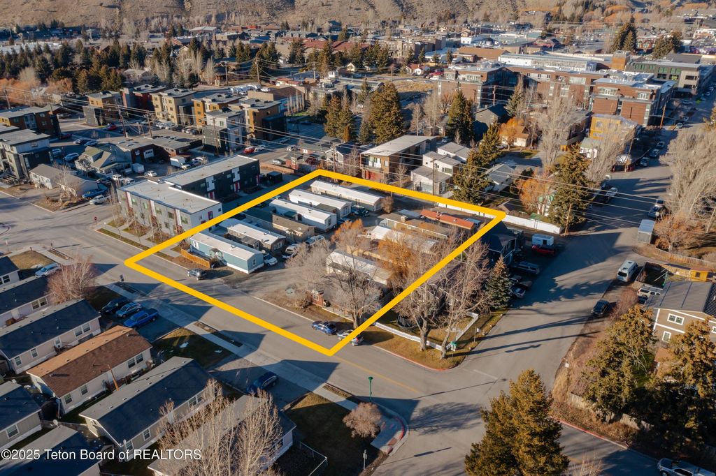 125 W KELLY Avenue, Jackson, WY 83001