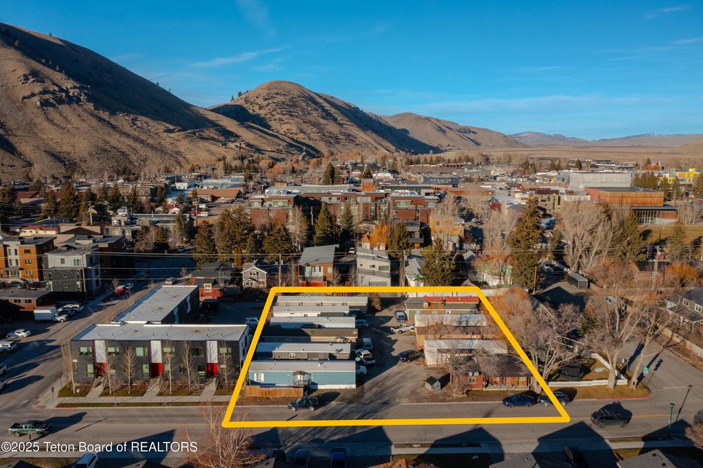 125 W KELLY Avenue, Jackson, WY 83001 photo 4