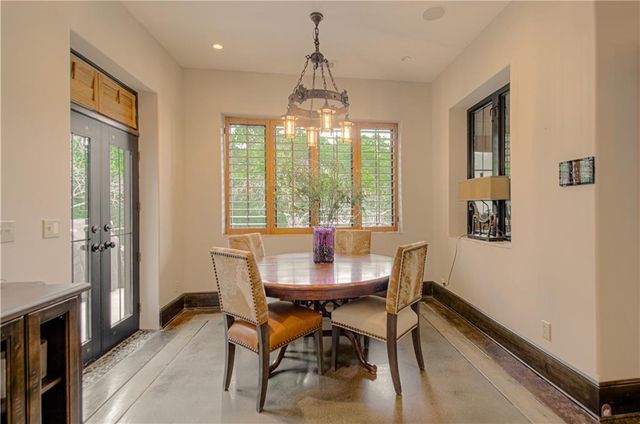 8700 Meadow Lane, Leawood, KS 66206
