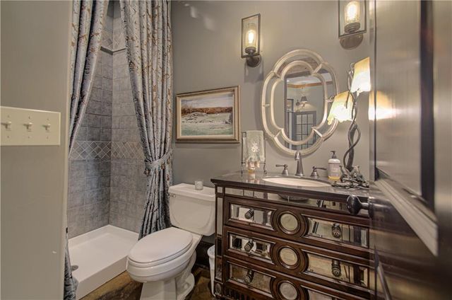 8700 Meadow Lane, Leawood, KS 66206