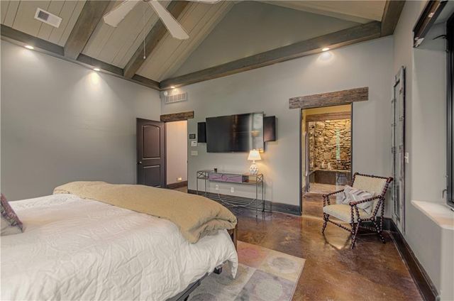 8700 Meadow Lane, Leawood, KS 66206
