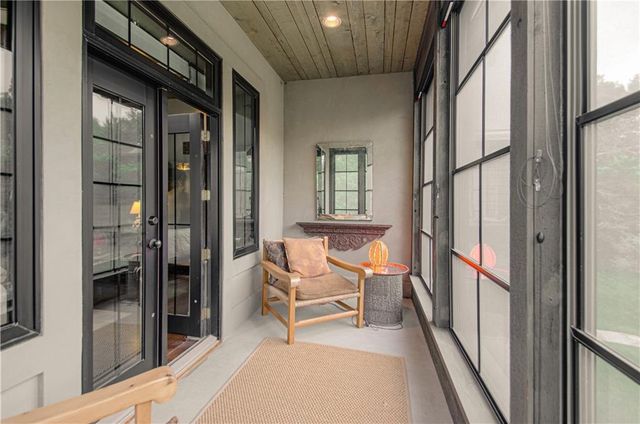 8700 Meadow Lane, Leawood, KS 66206