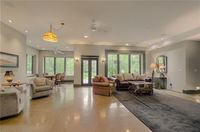 8700 Meadow Lane, Leawood, KS 66206