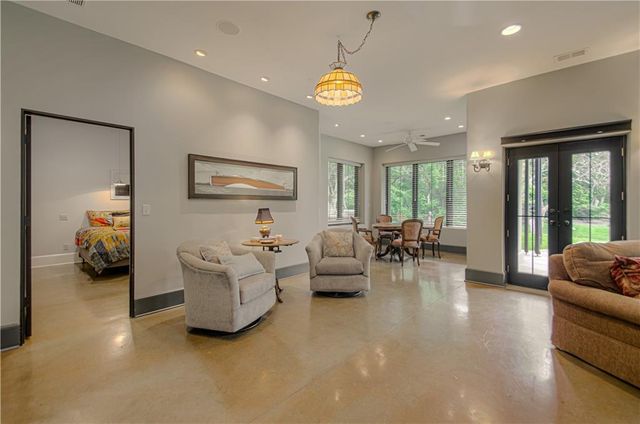 8700 Meadow Lane, Leawood, KS 66206