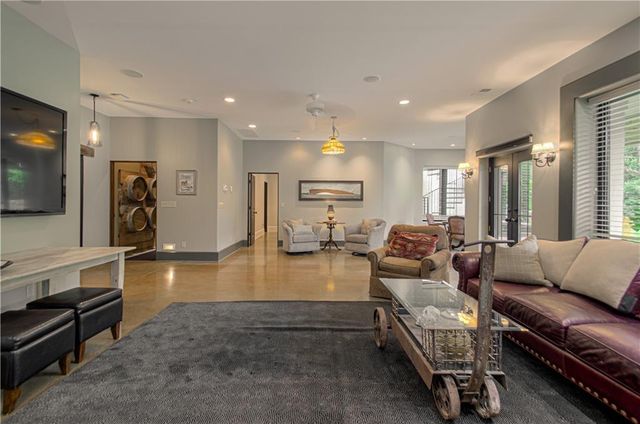 8700 Meadow Lane, Leawood, KS 66206