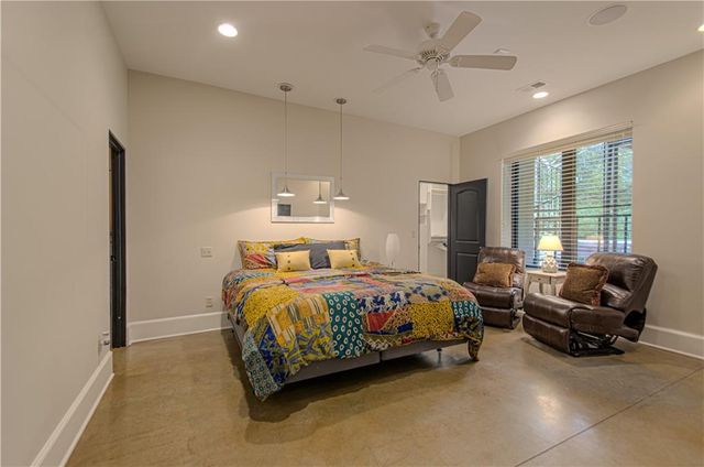 8700 Meadow Lane, Leawood, KS 66206
